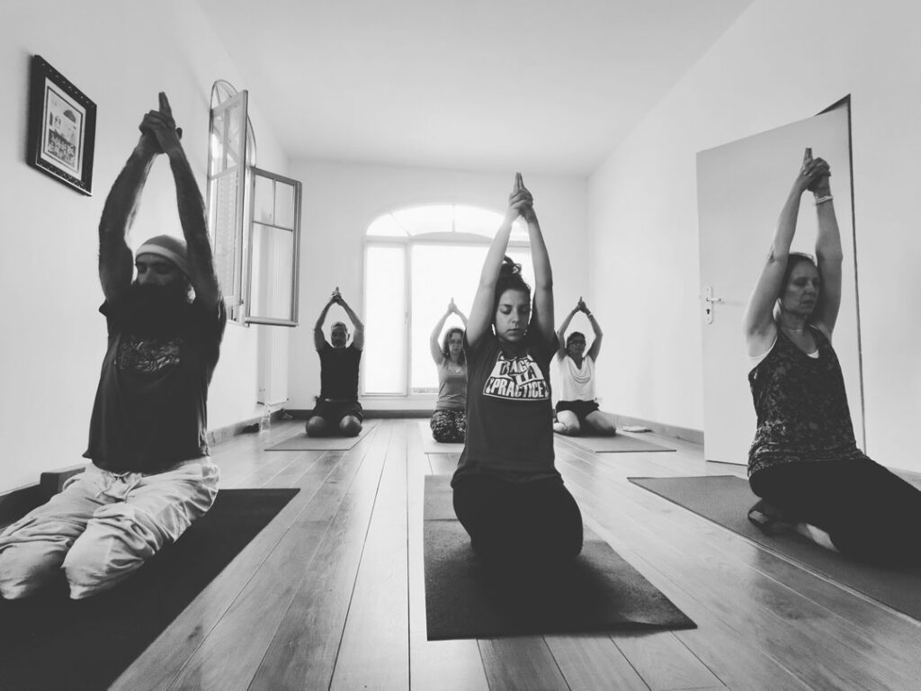 Kundalini Yoga students practicing sat kriya